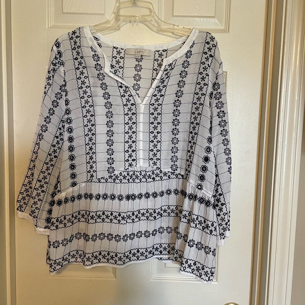 LOFT Women's Black and White Patterned Top